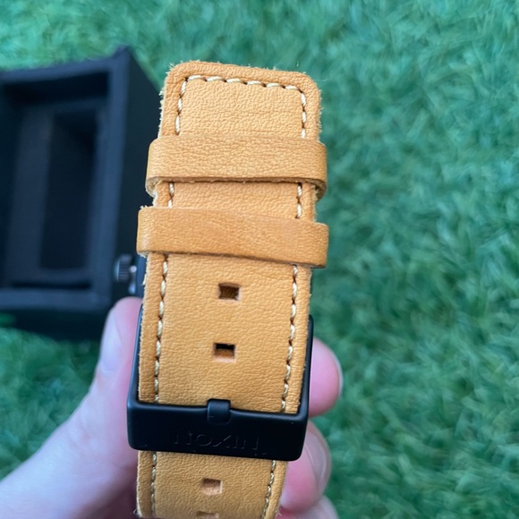 Nixon - Sentry Leather Watch - Picture 3 of 4